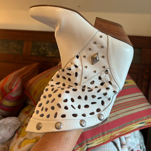 Vintage The Wild Pair leather booties! Size 5.5 - Picture 7 of 15